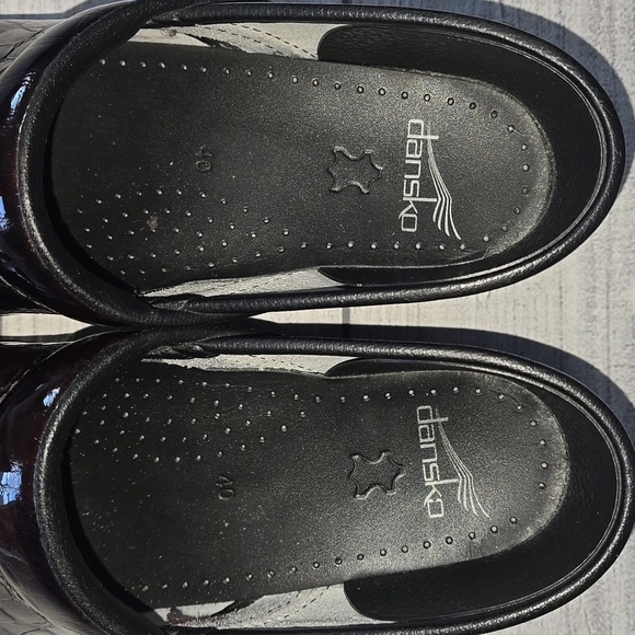 Dansko Professional Patent Leather Clogs Reddish Brown Size EU 40 - Picture 6 of 11